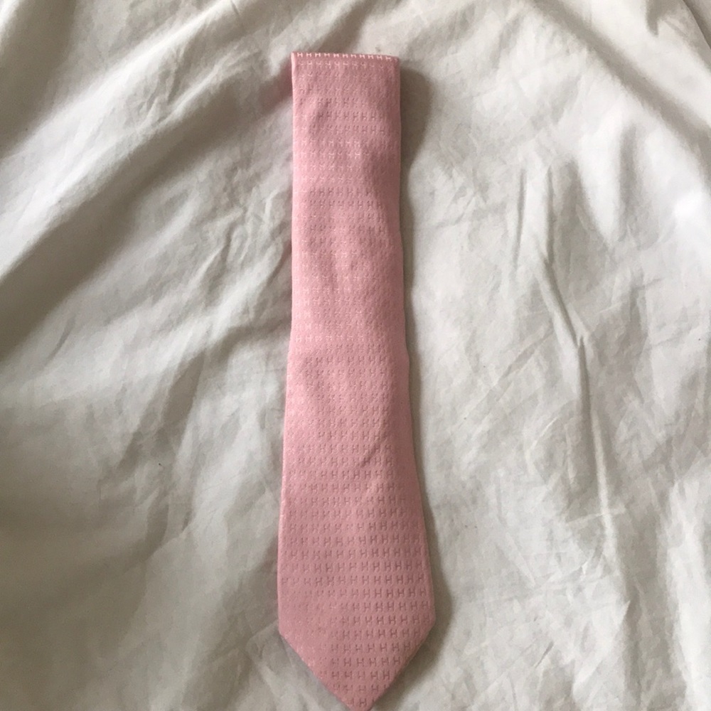 Beautiful light pink vintage Hermes tie